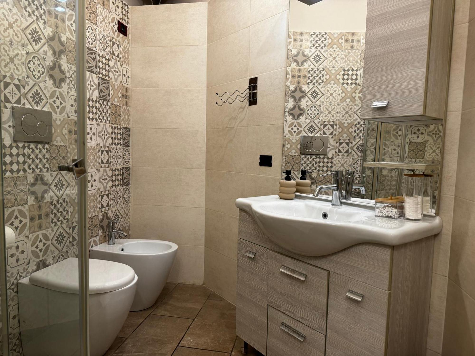 Regina Milano In Verona - Sky Tv, Wifi E Breakfast Box Apartment Exterior photo
