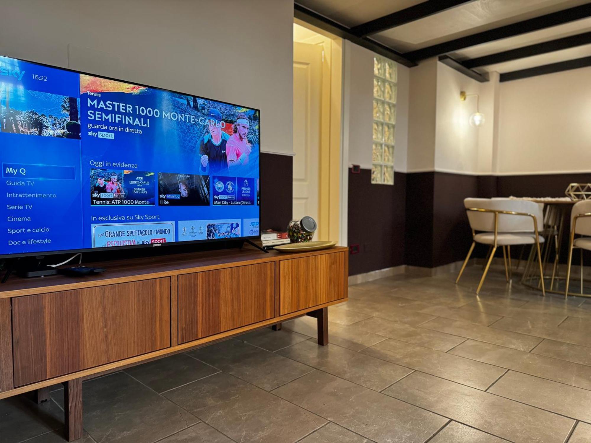 Regina Milano In Verona - Sky Tv, Wifi E Breakfast Box Apartment Exterior photo